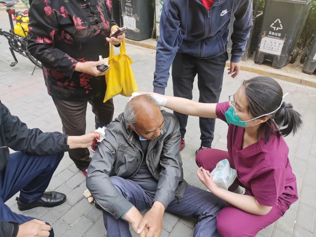 疫情防控“前沿”他是护理队伍的“领头雁”