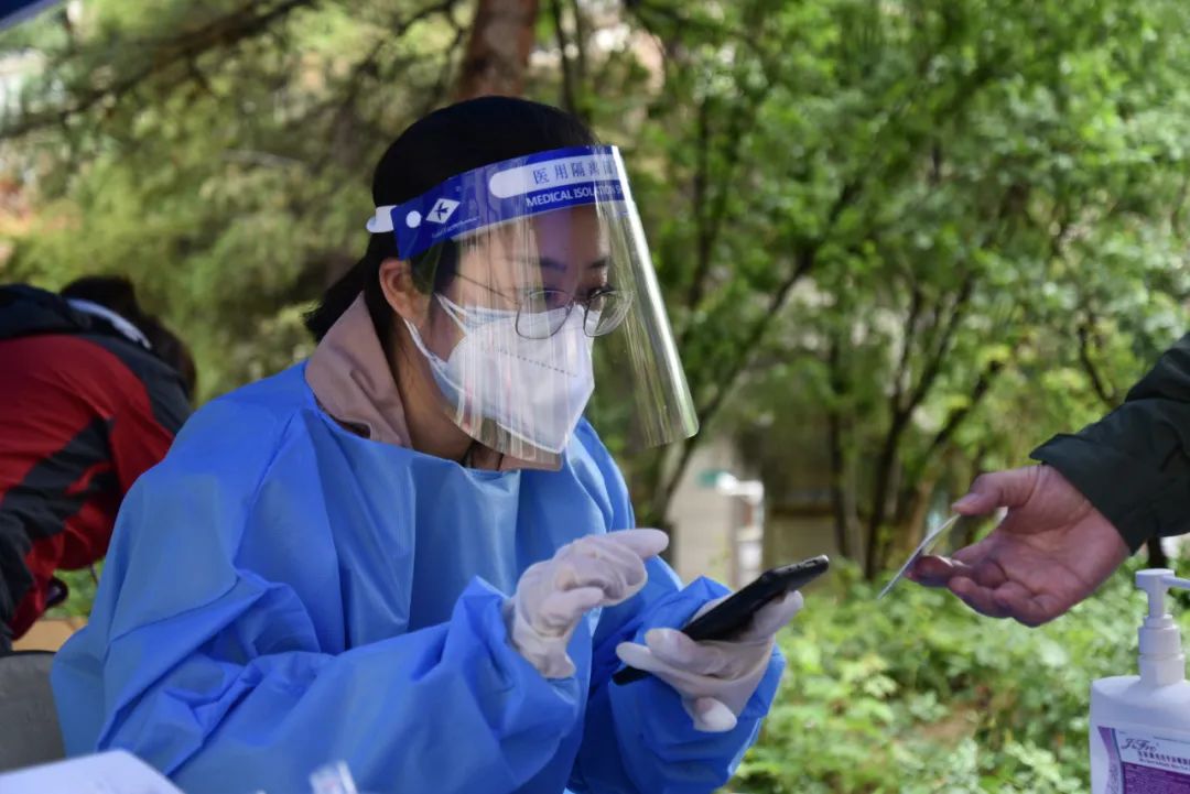 “呼啦圈”变“两米线”隔出最美距离