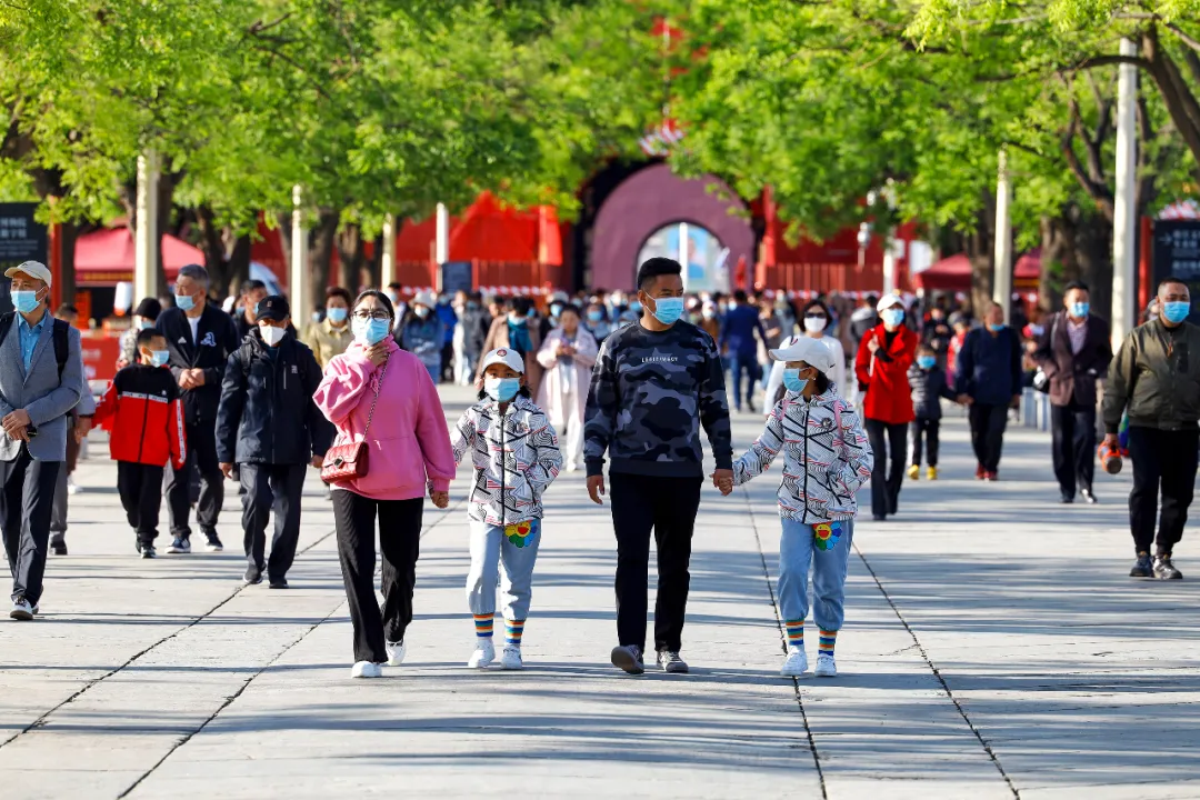 “五一”假期全市游客接待量排名前十景区东城占四，“文化金三角”成为消费新地标