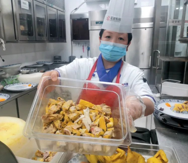 公共场所垃圾分类，他们这么做……