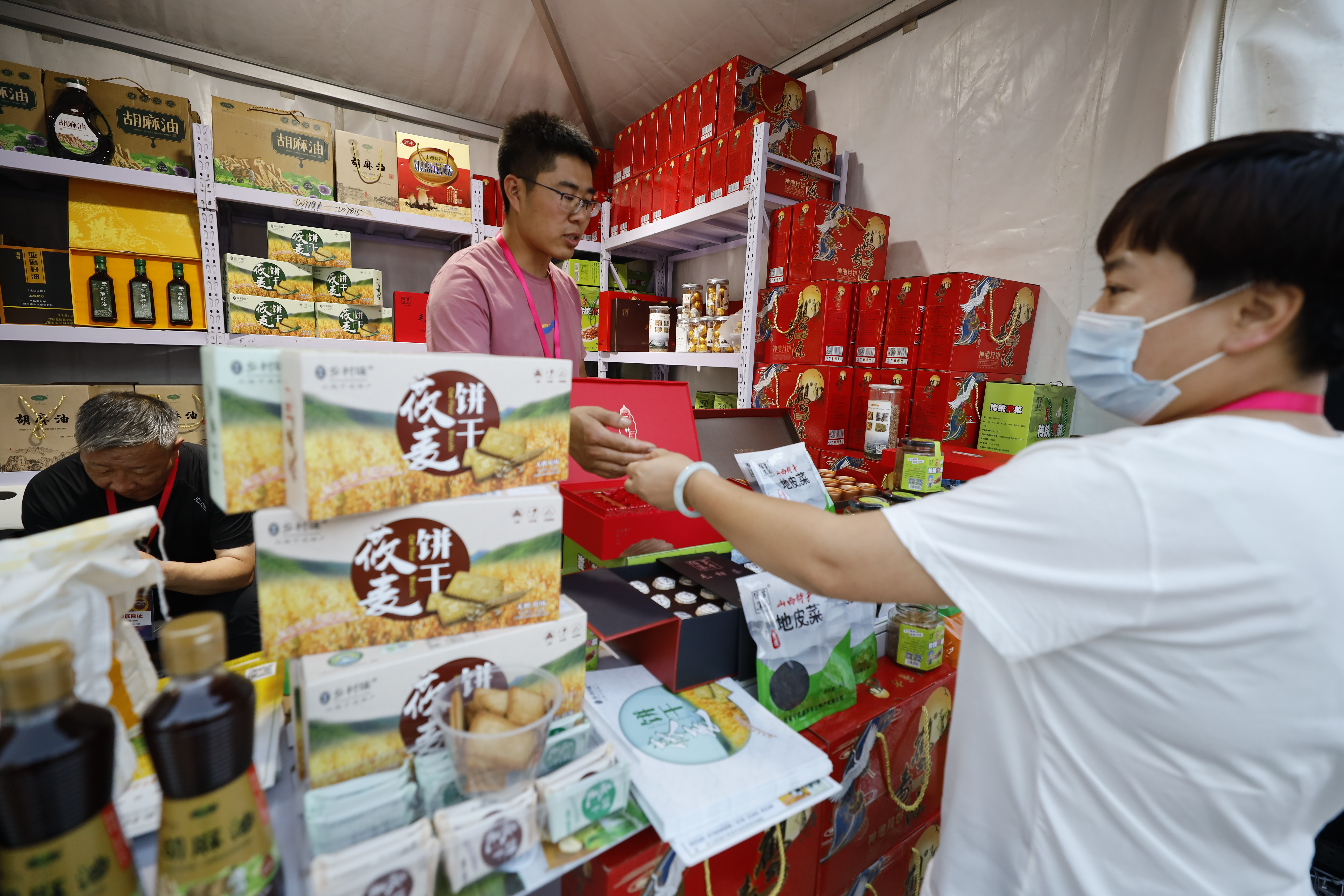 全国消费促进月暨北京时尚消费月在前门大街拉开帷幕