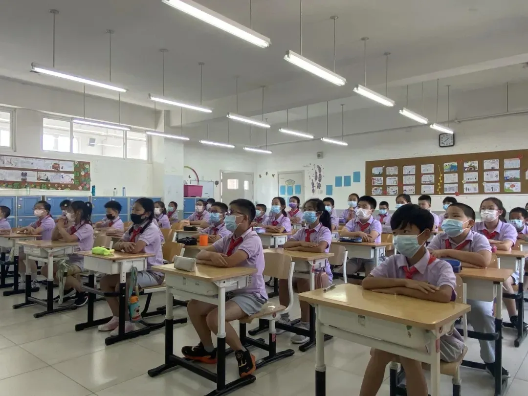 多彩活动阵地 共建文明校园