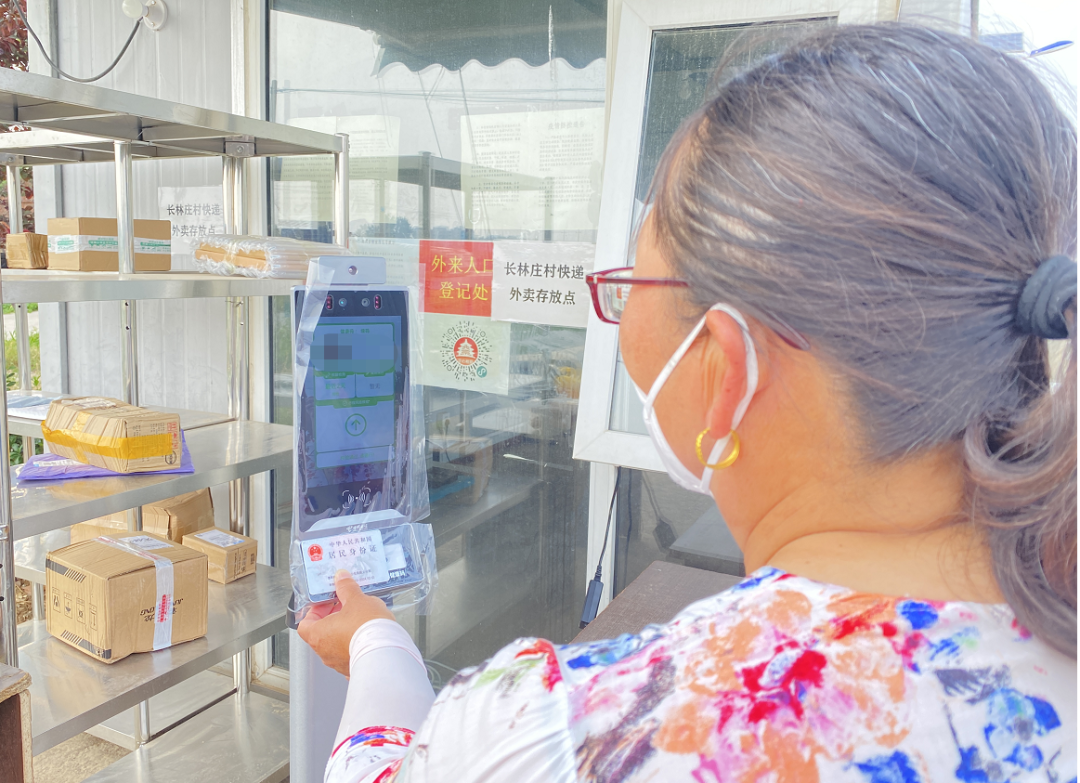 防控“神器”上岗，筑牢村口防疫安全线