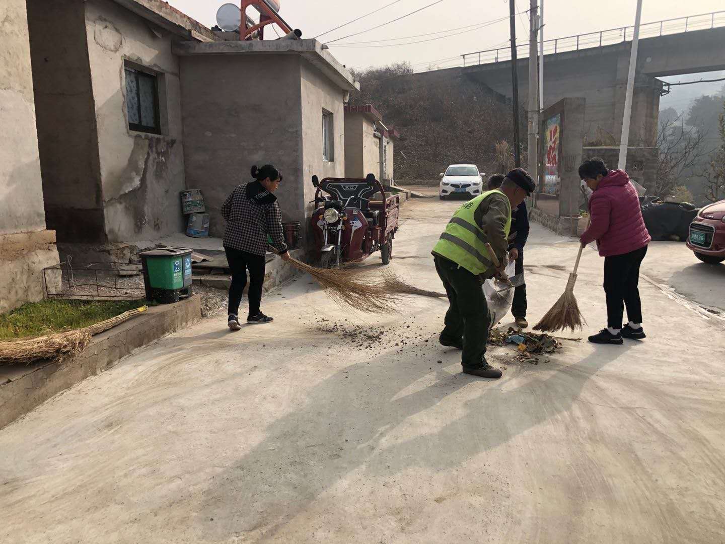 周末大扫除 密云区大城子镇在行动