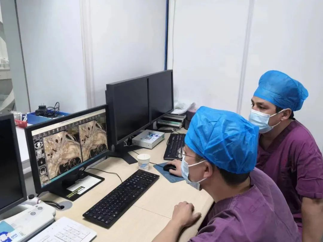 北京援疆医生成功完成和田首例蛛网膜下腔出血多发动脉瘤绿道手术