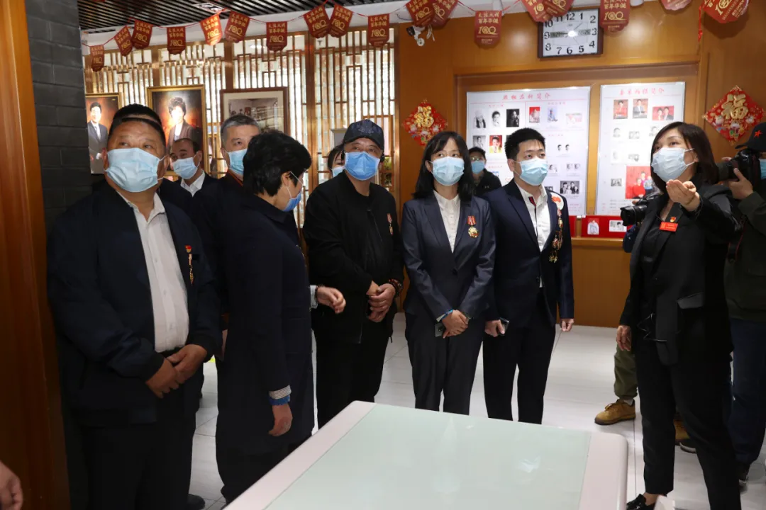 致敬劳动者！东城这家百年老店，免费为劳模拍荣誉照