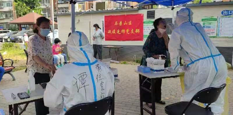 鲁谷街道五芳园社区身边榜样·疫情之下“凡人小事” ——社区疫情防控“多面手”谭勇