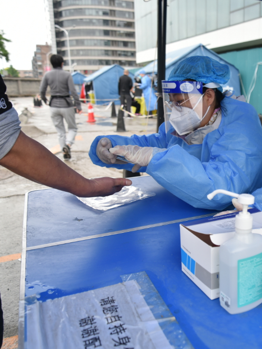 “呼啦圈”变“两米线”隔出最美距离