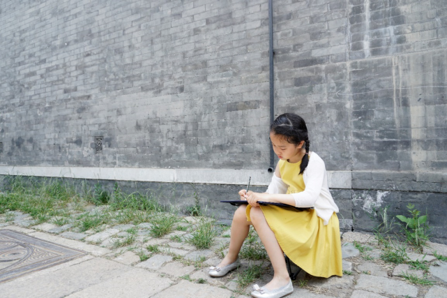 采风前门三里河，小画家画出背街小巷新风貌