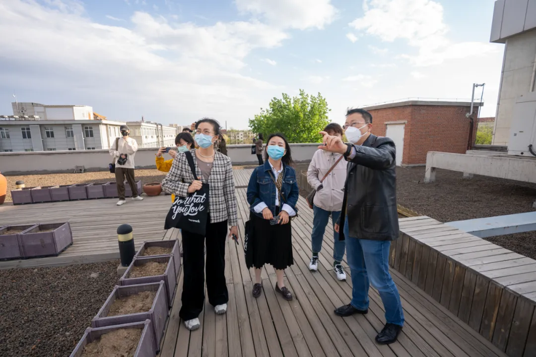 今天，20余家中央、市属媒体“探秘”东城发展