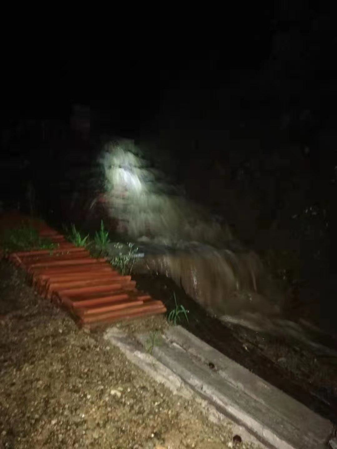 密云区不老屯镇再迎强降雨 干群齐心保平安