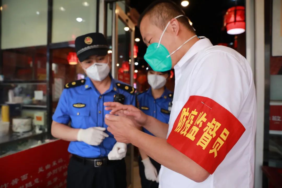防疫监督员成餐饮单位“标配”，东城区从严从细落实疫情防控要求