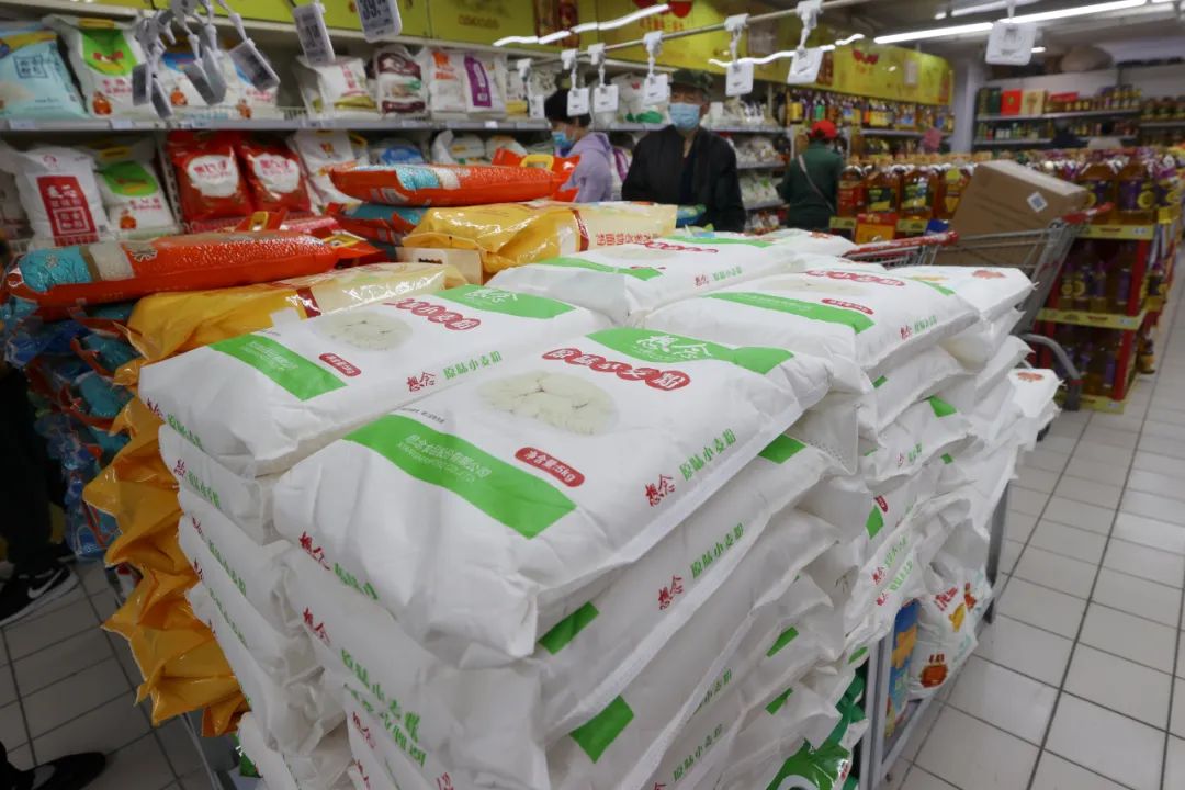 “菜有的是！”记者今晨实地探访东城商超市场——