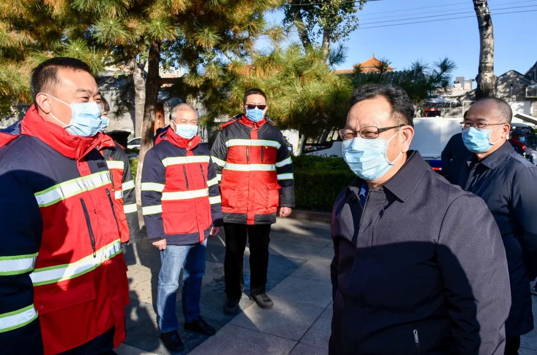 全力确保群众温暖过冬！孙新军、周金星深入学校社区检查疫情防控和供暖工作