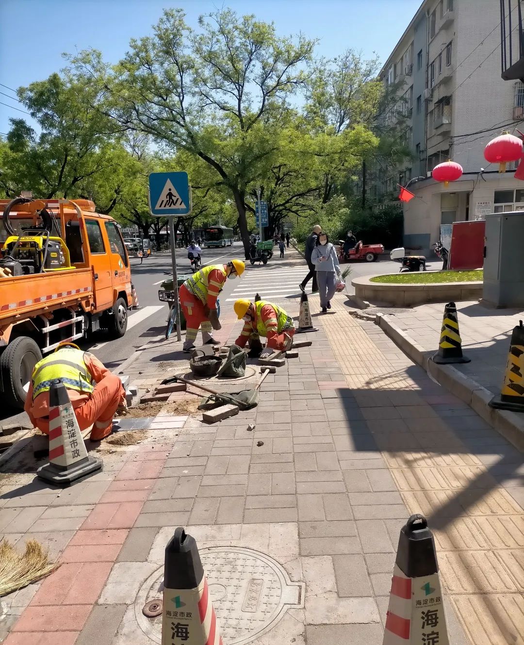 在战“疫”中闪光！他们在城市运行保障各领域，重担上肩，冲锋在前——