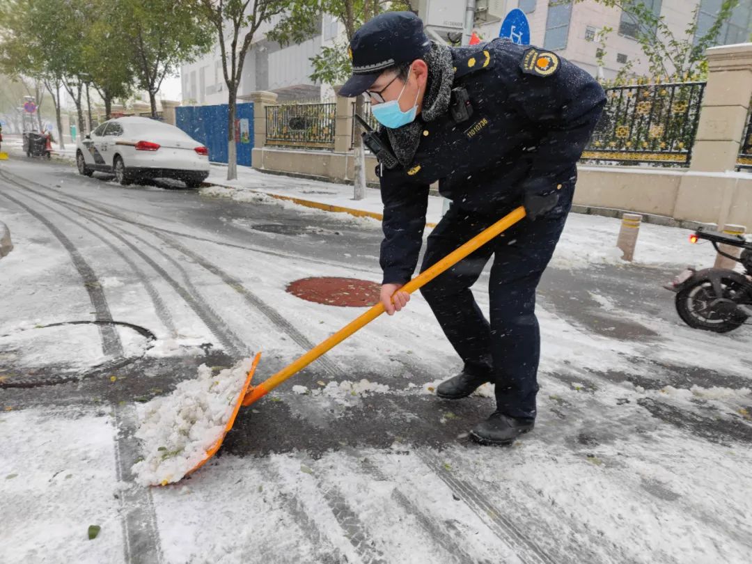 战冰雪护畅通保供暖，东城全力以赴！